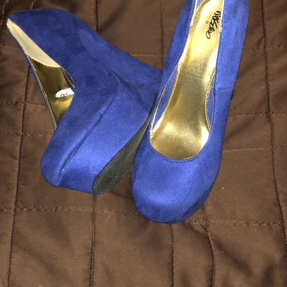 Shoes - Picture 3 of 3